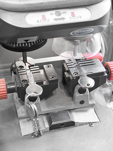 Commercial locksmith